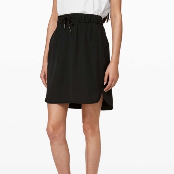 lululemon athletica Dresses & Skirts - Lululemon On The Fly Skirt *Woven
Black size 2 EUC